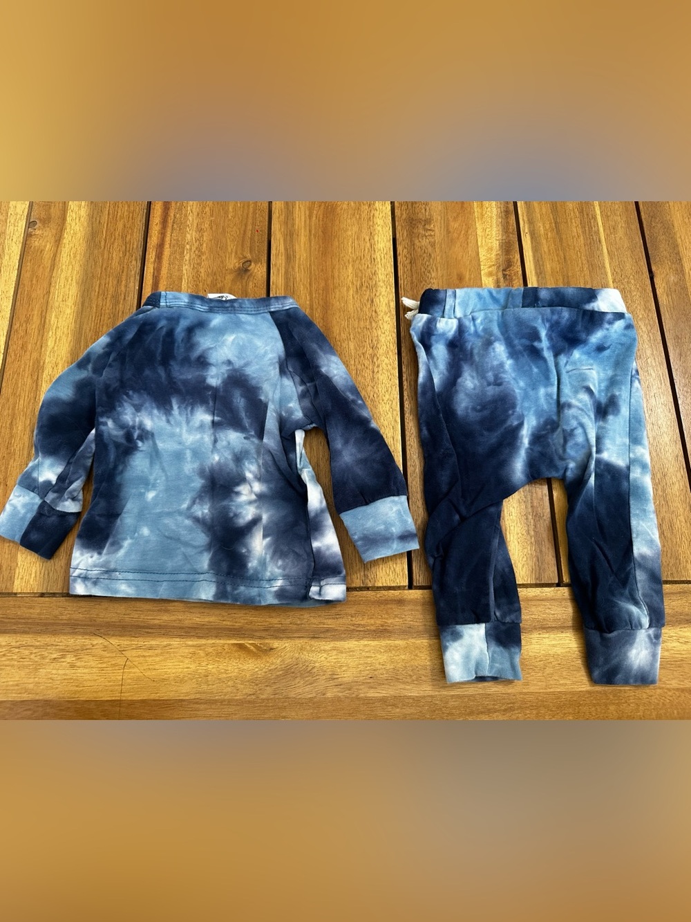 Blue Tie-Dye Baby Sweatshirt & Jogger Set by Little One Shop size 3-6m - Picture 2 of 3